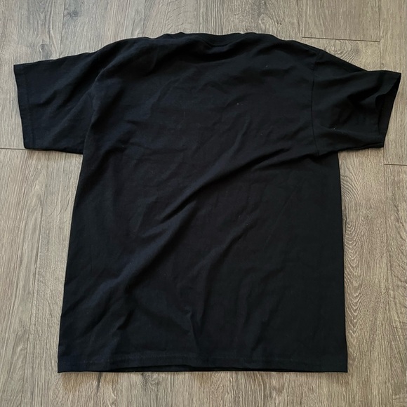 Buc-ees T-shirt Men's Size Small Christmas "Rockin Around" Short Sleeve Red - Picture 3 of 3